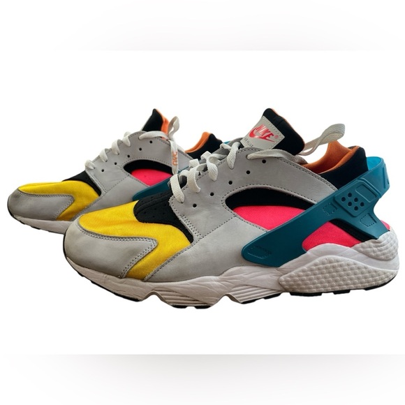 Nike Air Huarache Run NYC Pure Platinum Crimson - Picture 2 of 6